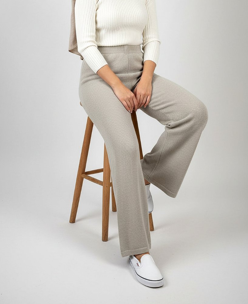 شلوار بافت نیم بگ ساده کمر کش زنانه کد 1147