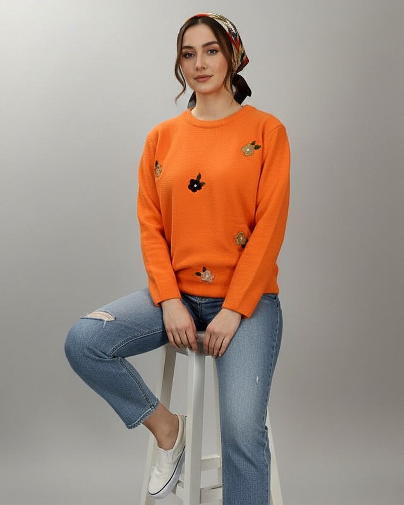 بلوز بافت گلدوزی گل‌های برجسته جنس بوکله آستین بلند یقه گرد زنانه کد 1858