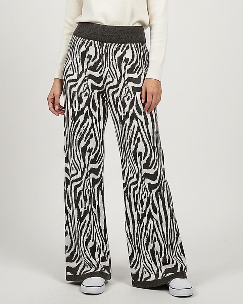 شلوار بافت زنانه نیم بگ طرح زبرا کمر کش ریز بافت کد 1892