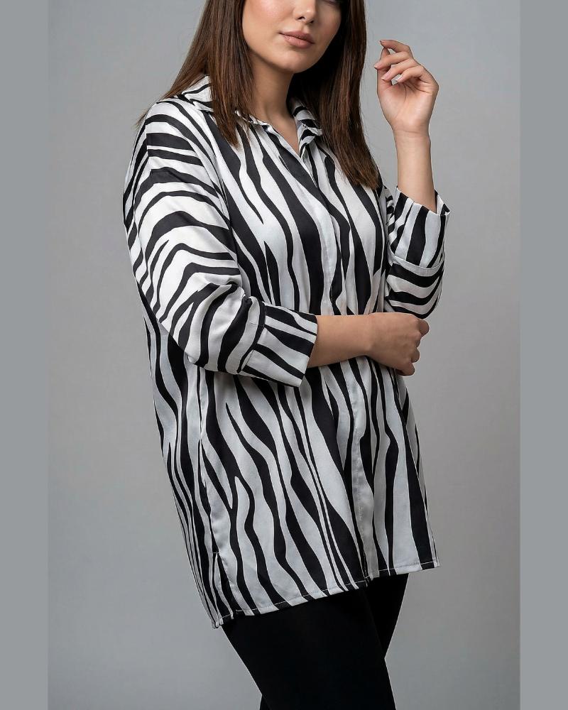 شومیز  ساتن قد بلند چاپی دکمه قاپکدار آستین سه ربع قواره آزاد زنانه کد1545