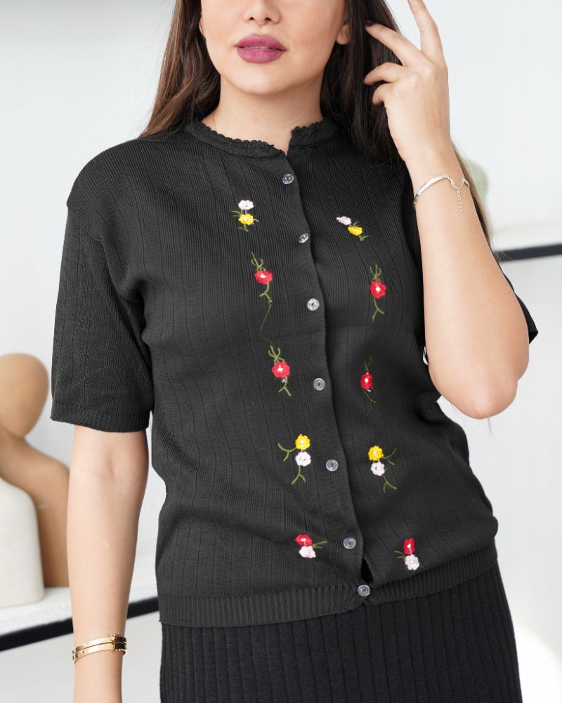 شومیز آستین کوتاه گلدوزی زنانه پارچه کش بافت طرح خطی کد1992